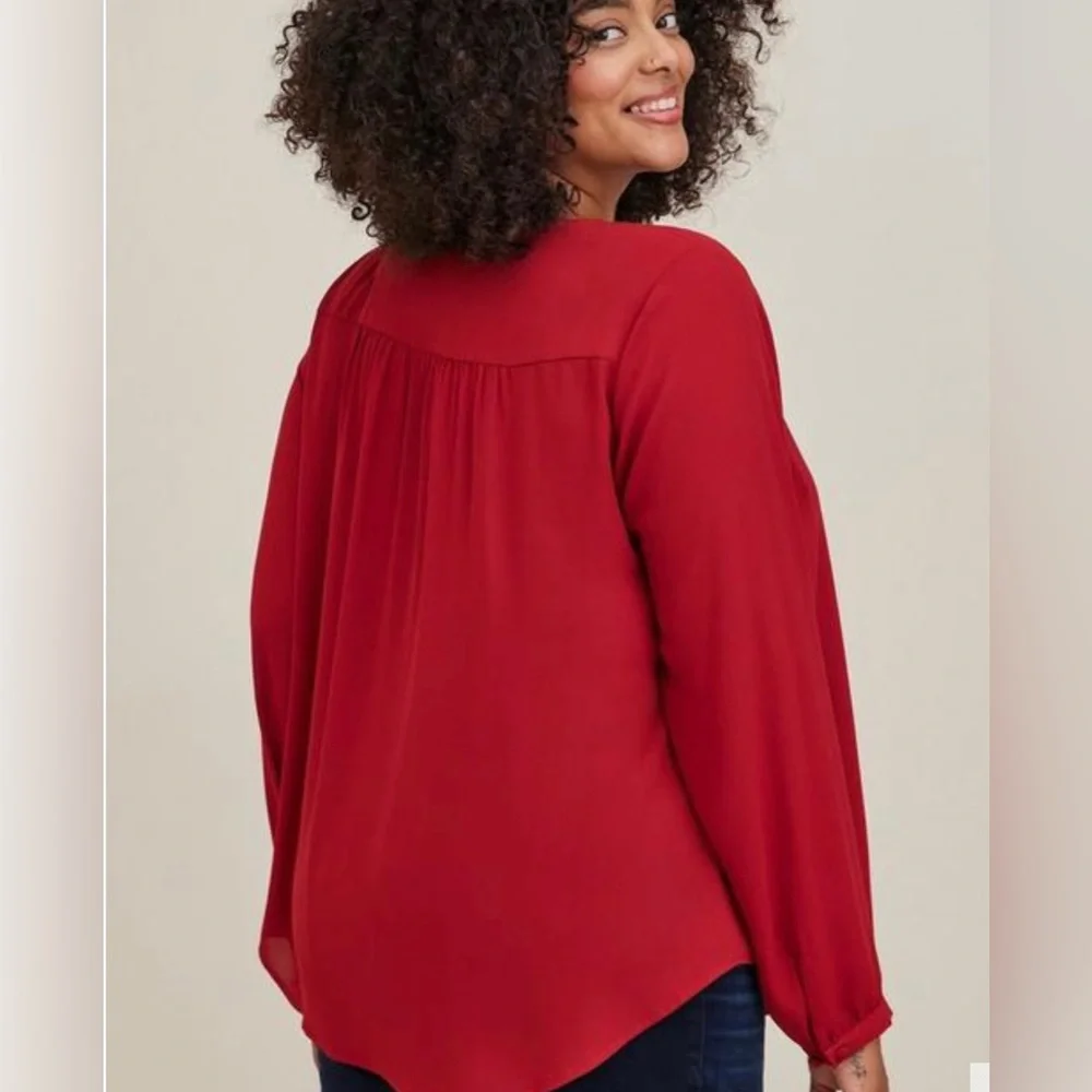 New Torrid 1X Plus Georgette Red Pintuck Button Front Blouse 18305011 - Picture 2 of 9